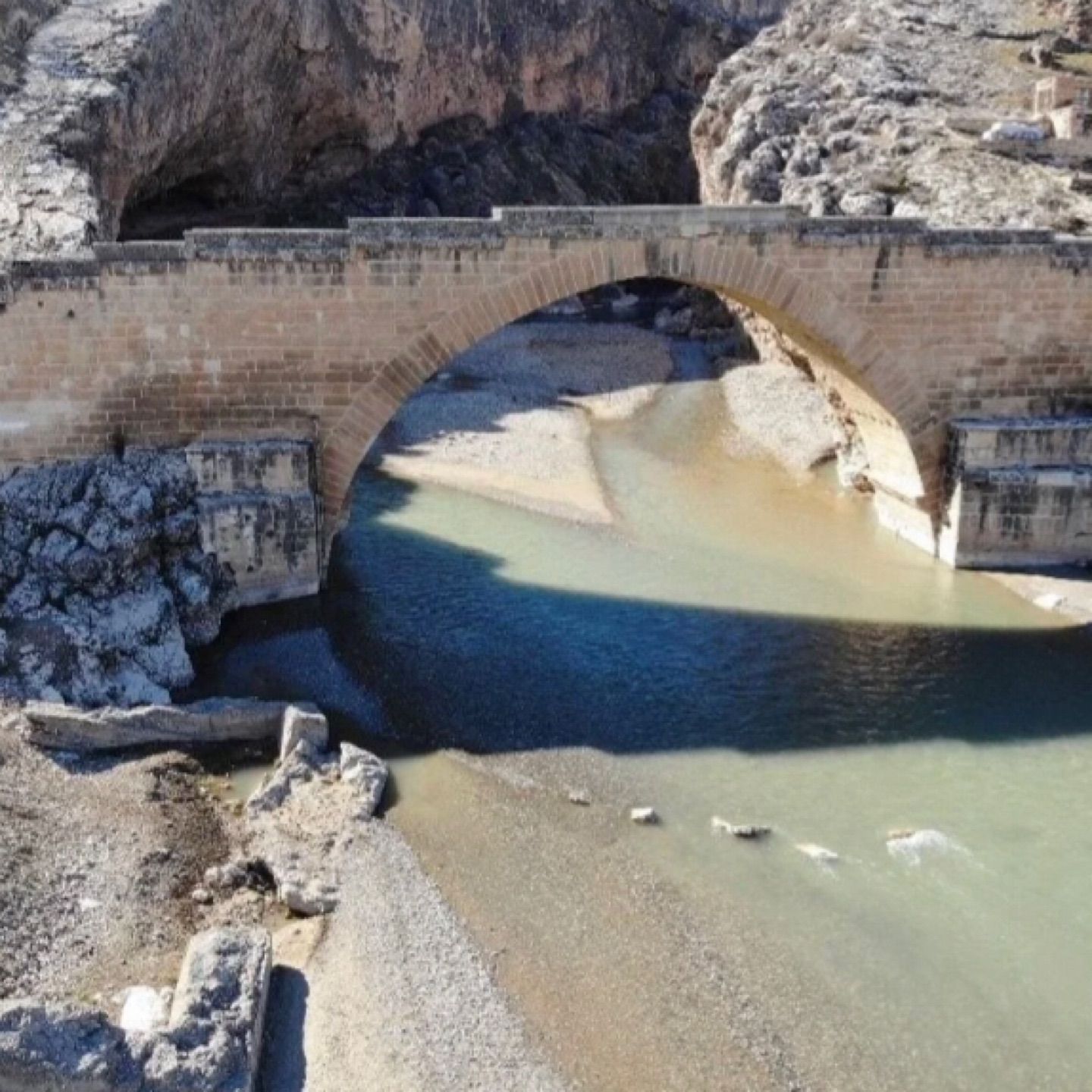 The Cendere Bridge is a historical bridge located on the Cendere Stream[1] in Adıyaman and known as …