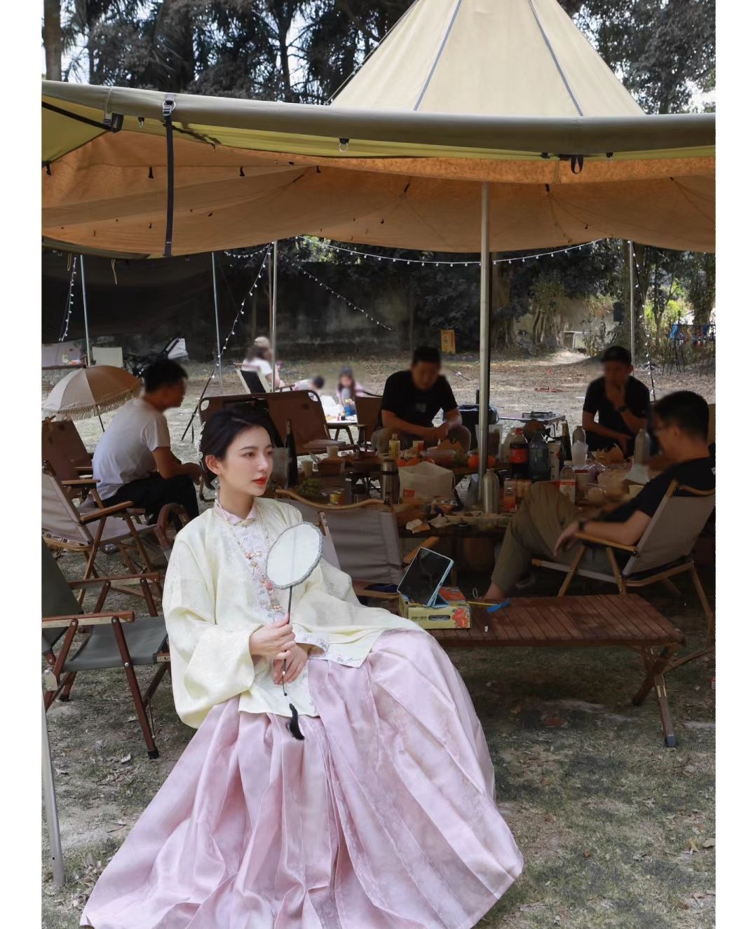 Go camping in Hanfu