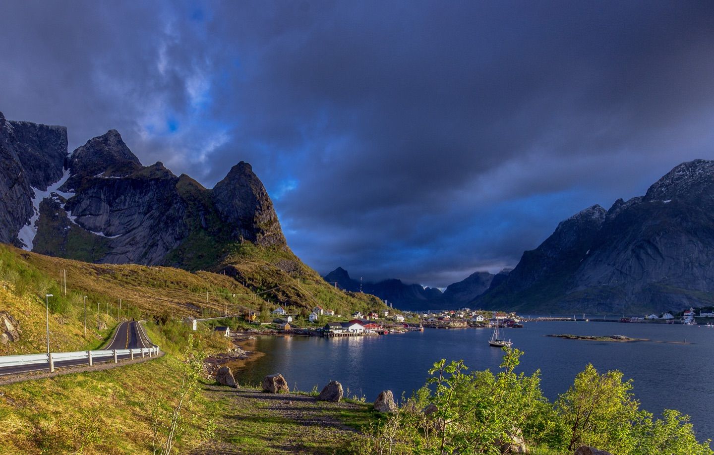 📍Lofoten - Norway
#nature #lake #mountain