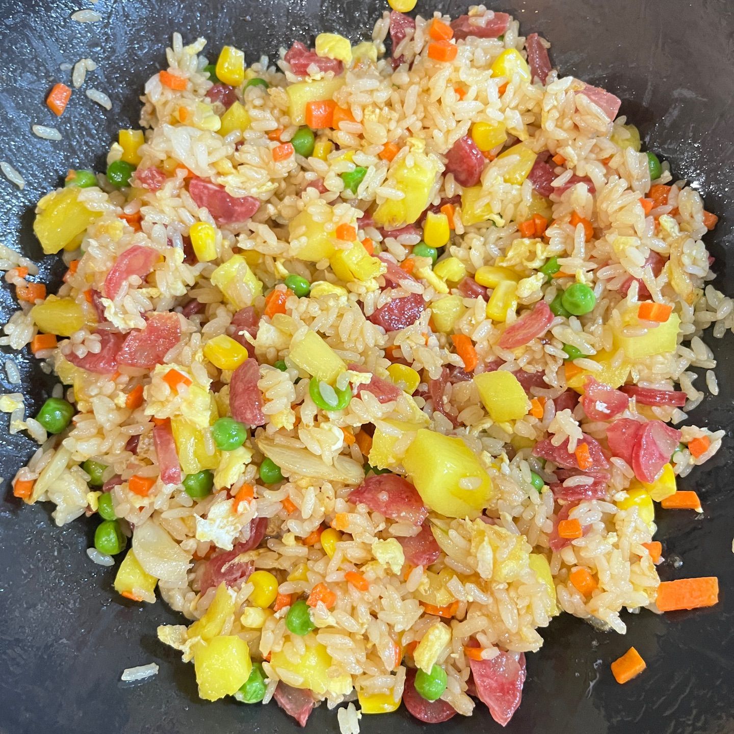 Pineapple sausage fried rice, sausage tastes like wine