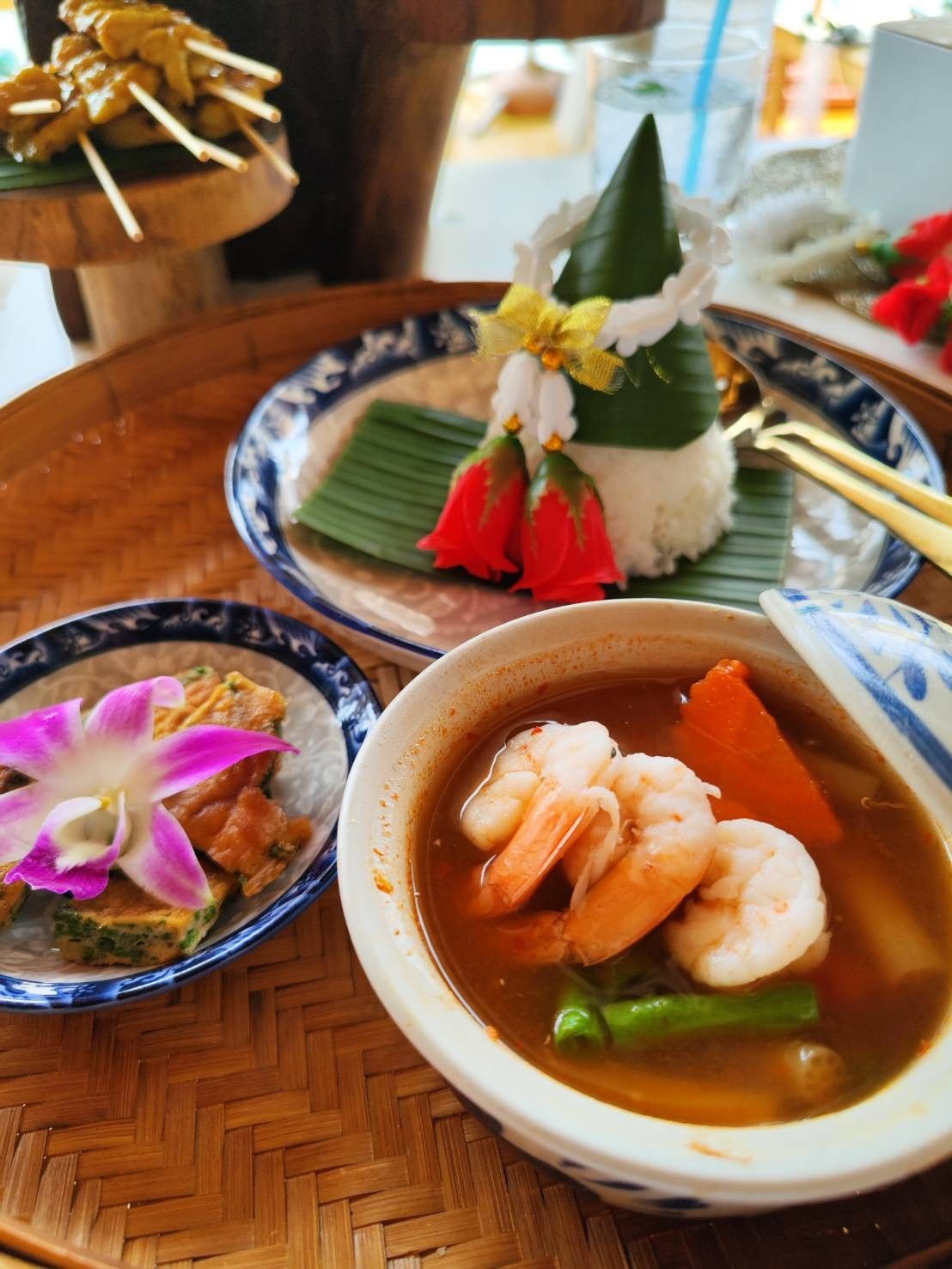 Sour Curry with Cha-Om Shrimp is one of my favourite foods.😋🍲🦐