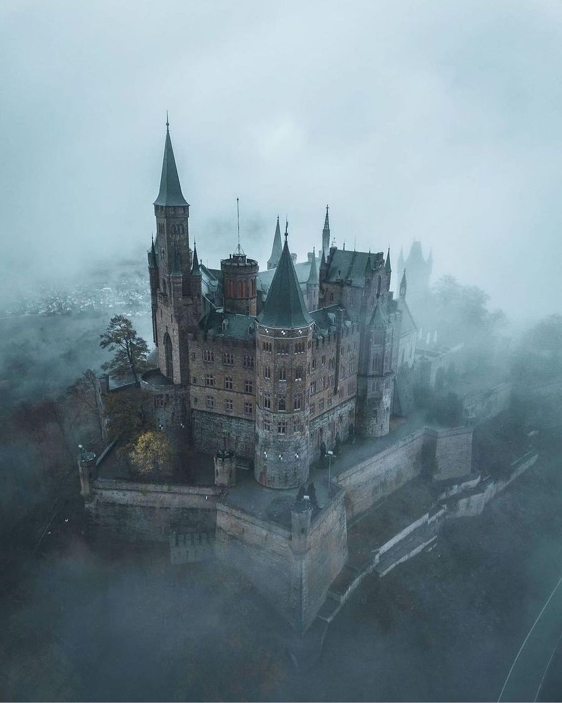 Hohenzollern Castle,i/GERMANY