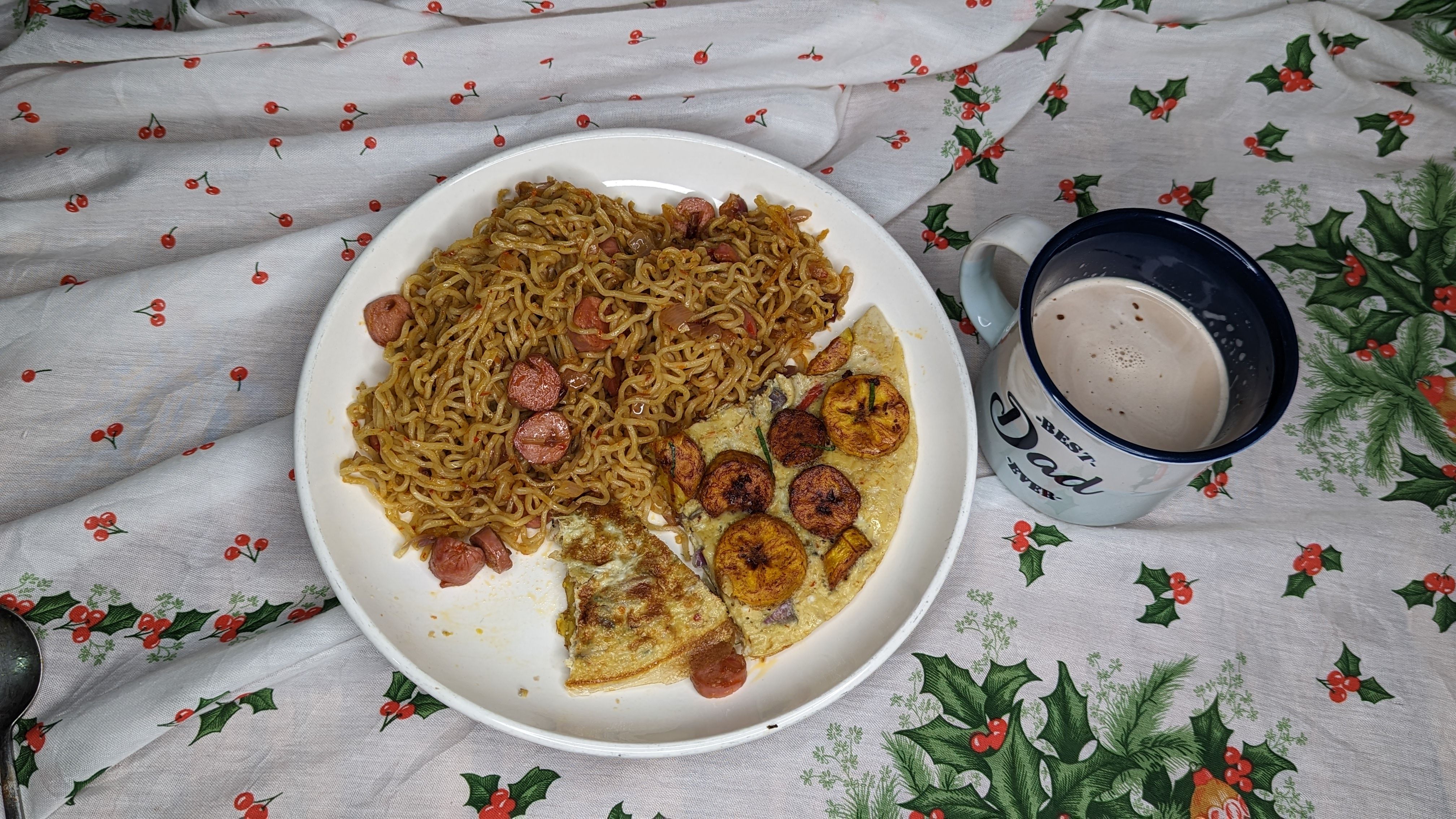 Indomie and plantain frittata for breakfast 🤭