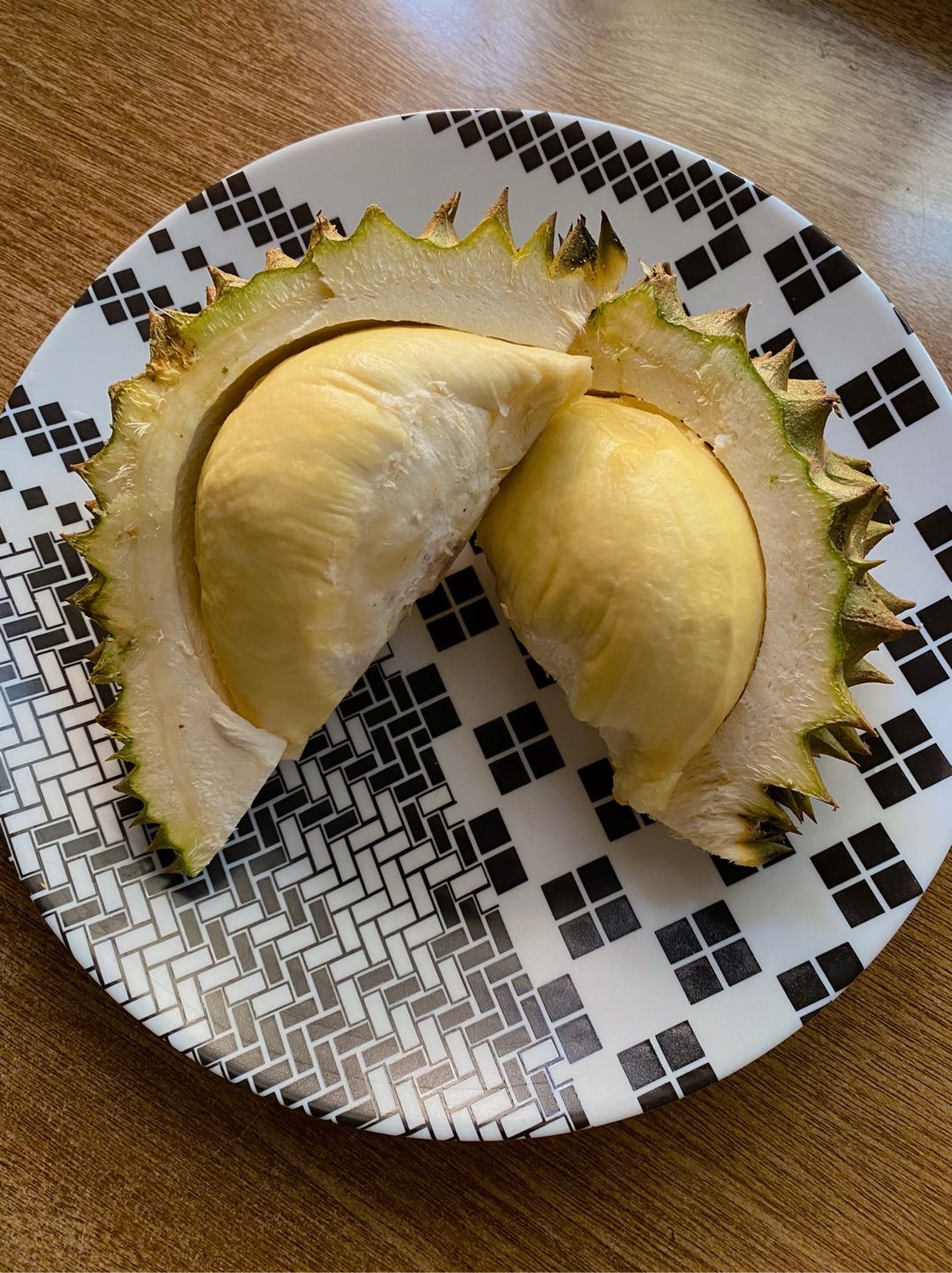 My mother likes to eat durian very much, But I don't like it.
Do you guys like durian?