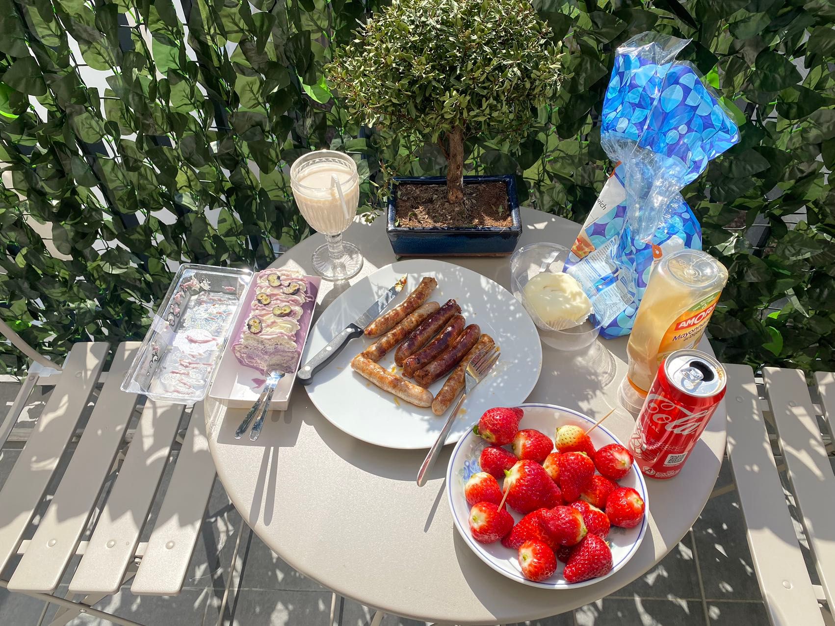 Picnic on the balcony!