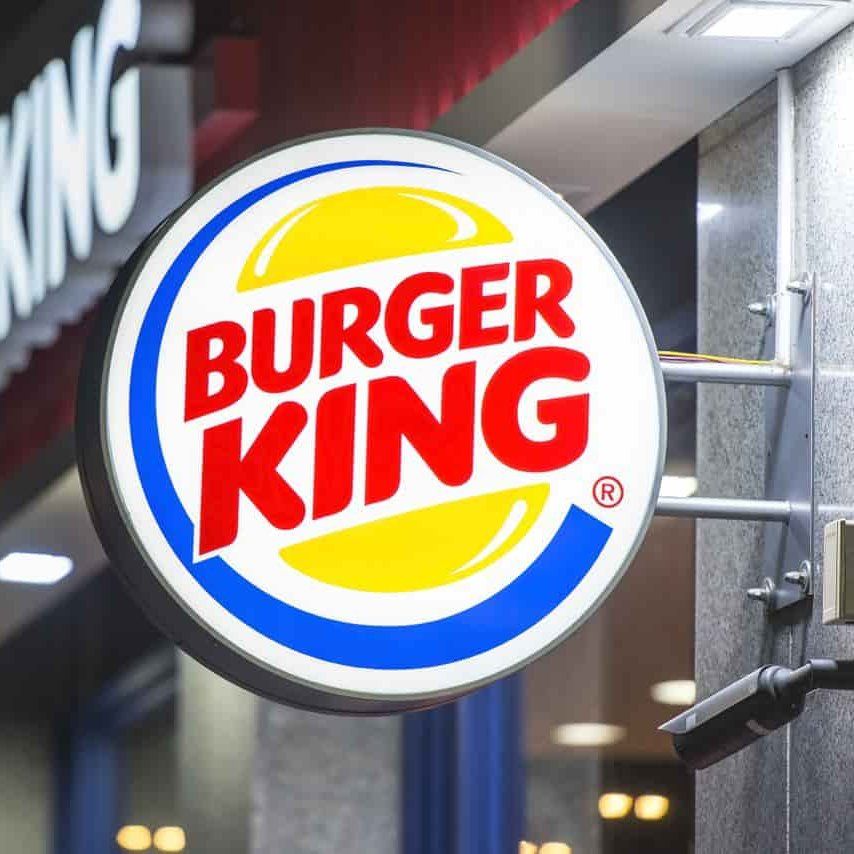 Les Burger King de Paris ont installés de machines de location de powerbank Instpower qui acceptent …