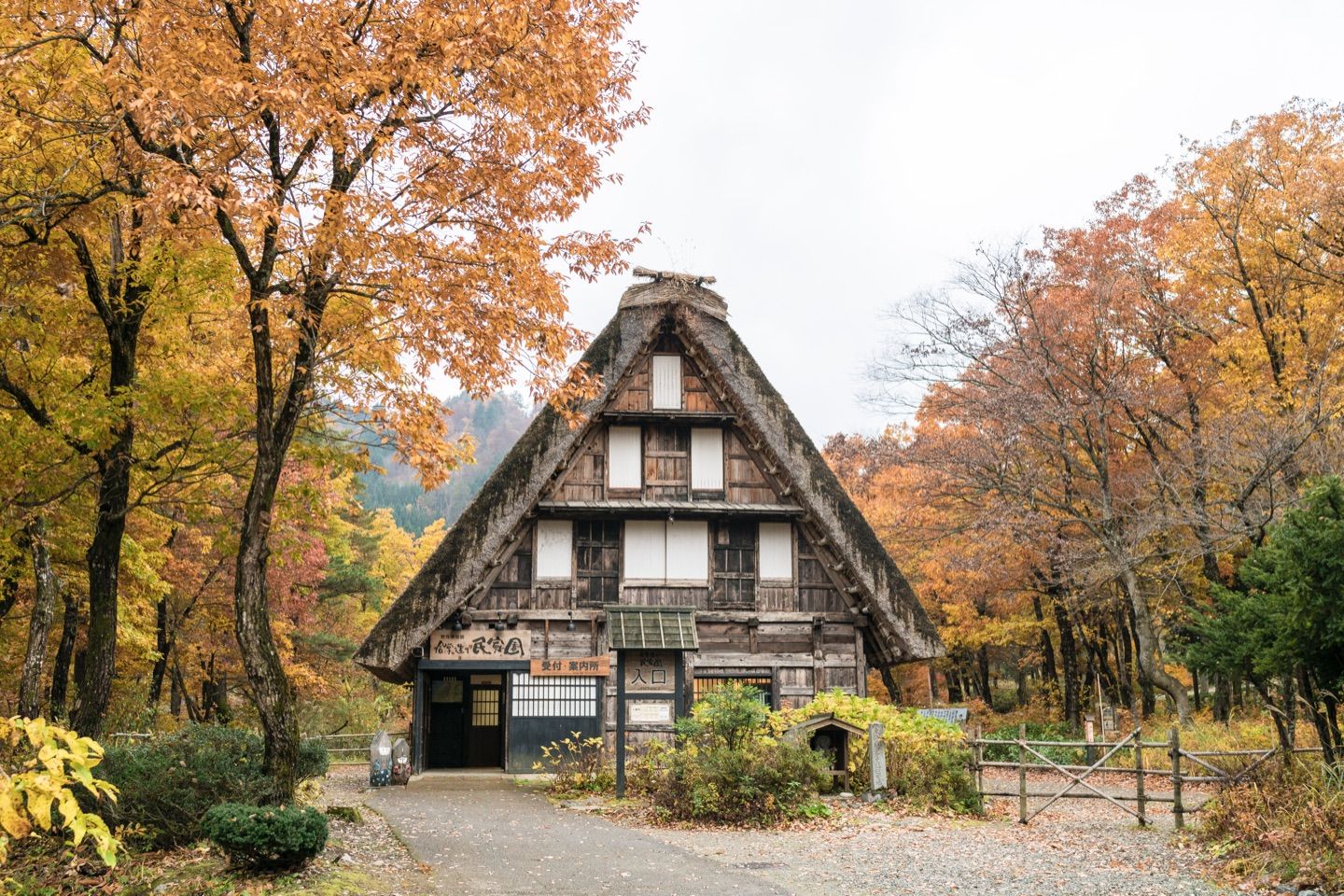 Shirakawago is also beautiful in autumn season

📸 Sony a7RII + FE 35mm f/1.4 ZA
⚙️ 1/50s at f/4.0, …